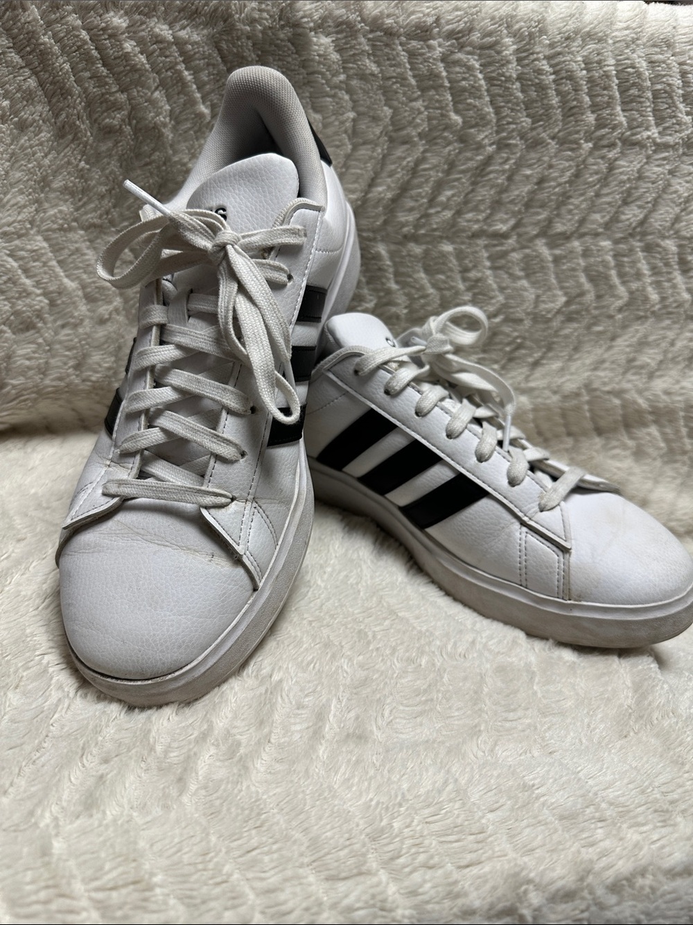 Adidas cloud foam comfort athletic sport Sneakers White Black Stripes size 10